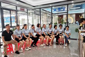 廣州鈑金制作加工廠，早上團(tuán)建活動(dòng)開開心心工作【恒宇泰金屬】