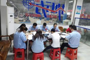 廣州鈑金成形加工廠【恒宇泰金屬】每天下午5點(diǎn)進(jìn)行生產(chǎn)統(tǒng)籌會(huì)議