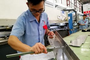 鈑金機箱外殼加工廠家，【恒宇泰金屬】3人專檢品質管理團隊