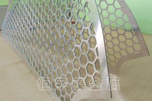 在激光切割種不同材質(zhì)的切割厚度是否一樣