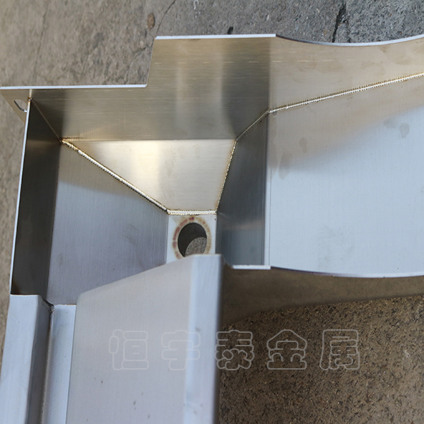 鈑金機柜生產(chǎn)的焊接加工工藝的五個注意點