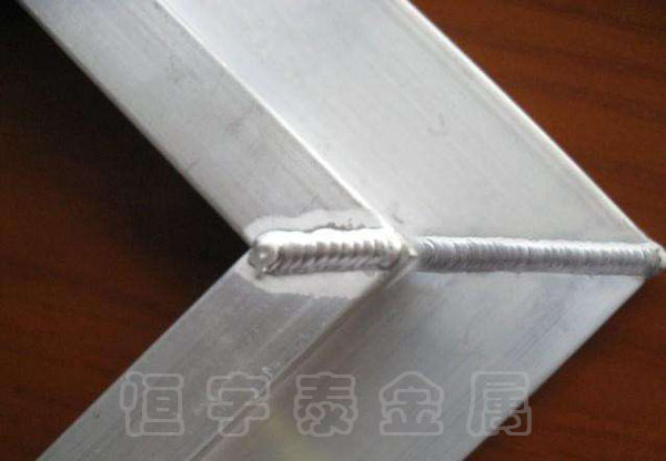 焊接加工接頭設(shè)計(jì)過(guò)程中，焊縫尺寸和數(shù)量有哪些要求？