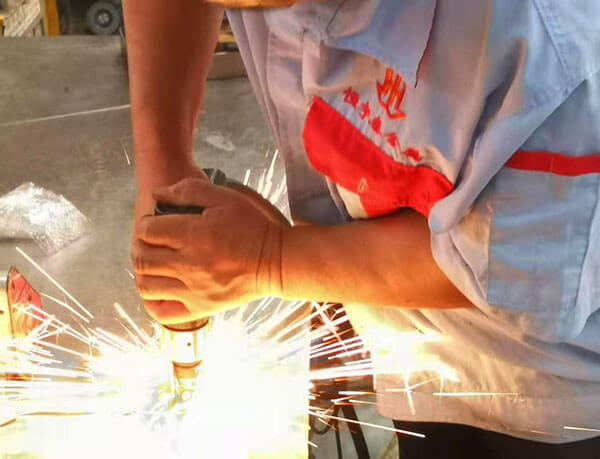 確保不銹鋼在焊接加工過程中的安全性是至關(guān)重要的