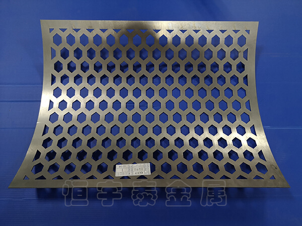 在進(jìn)行不銹鋼加工卷圓時(shí)需要特別留意哪些細(xì)節(jié)和要點(diǎn)