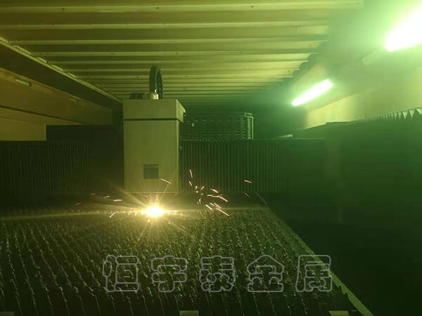 激光切割機在加工鈑金時產(chǎn)生毛刺的根本原因