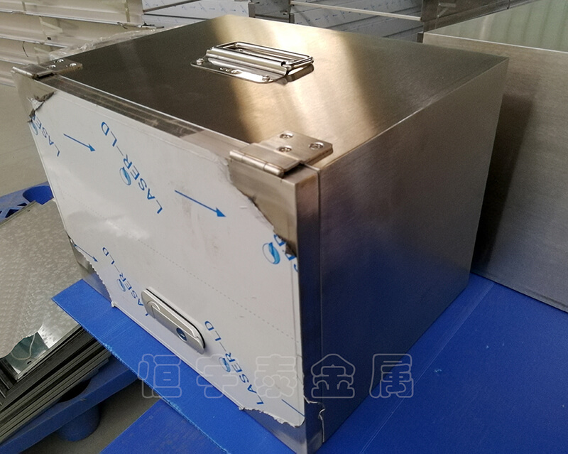不銹鋼制品鈑金和表面加工過(guò)程中有哪些事項(xiàng)需要特別留意